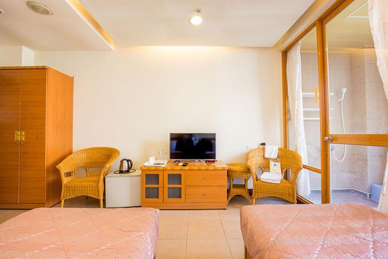 Crystal Hotel Renai Exterior photo